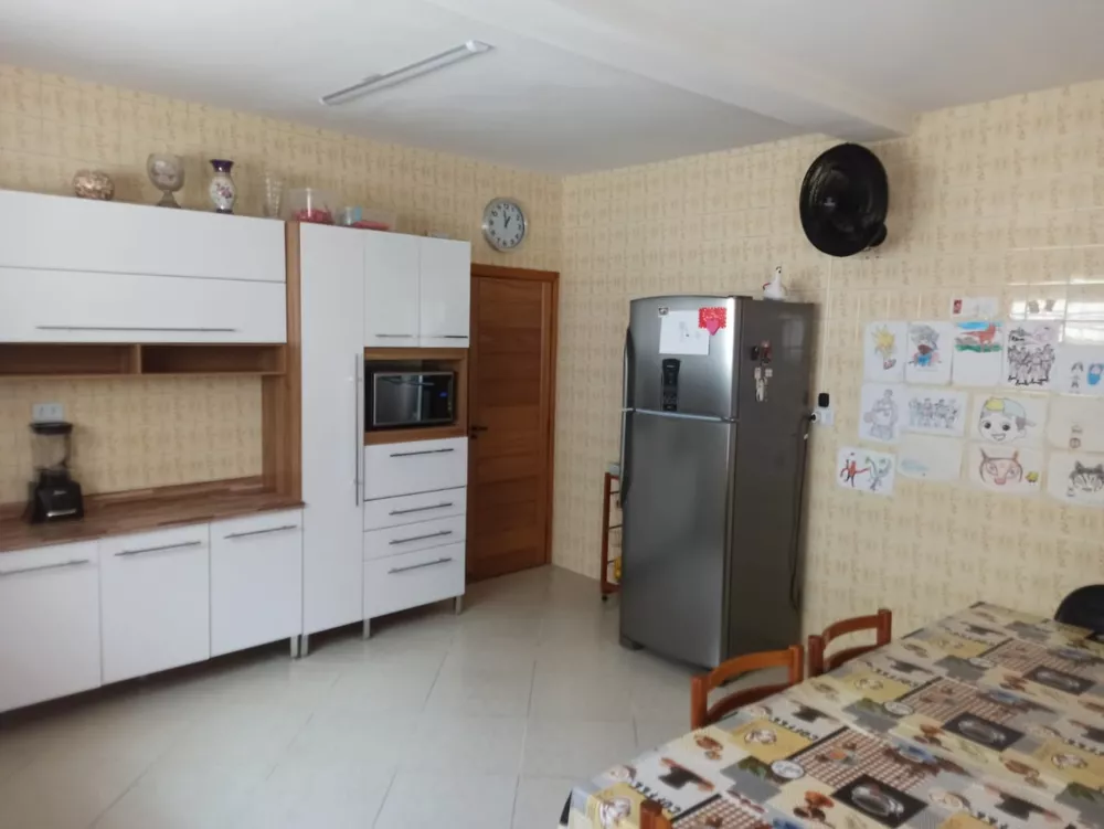 Casa à venda com 3 quartos, 150m² - Foto 2