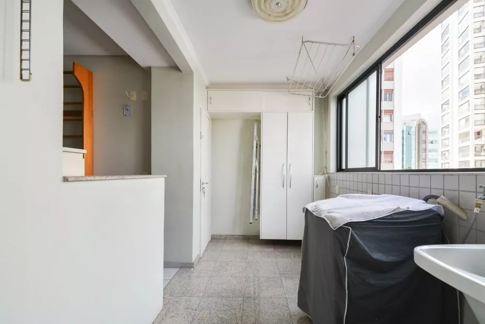 Apartamento à venda com 3 quartos, 230m² - Foto 2