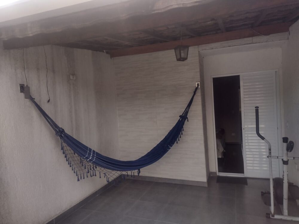 Casa à venda com 3 quartos, 100m² - Foto 1