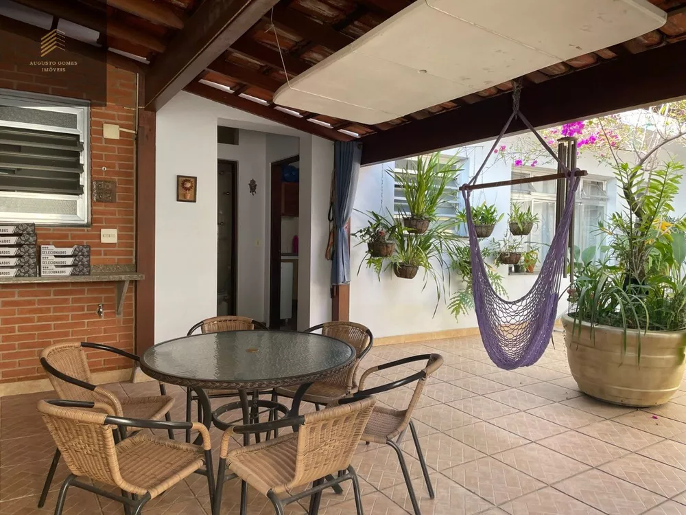 Casa à venda com 4 quartos, 250m² - Foto 1