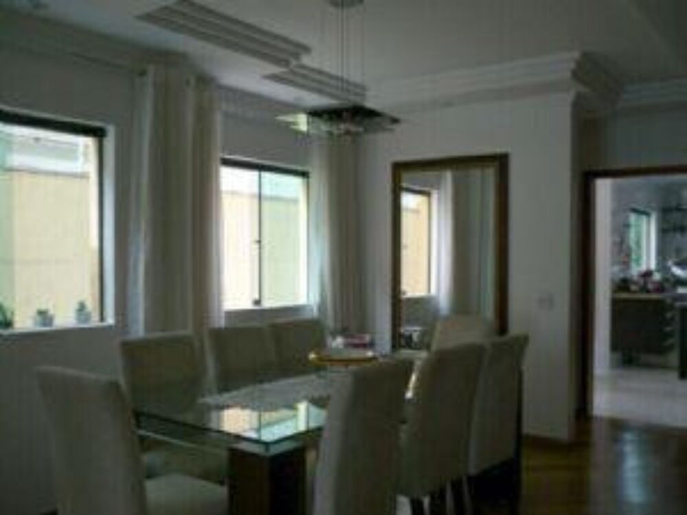 Casa, 4 quartos, 240 m² - Foto 1