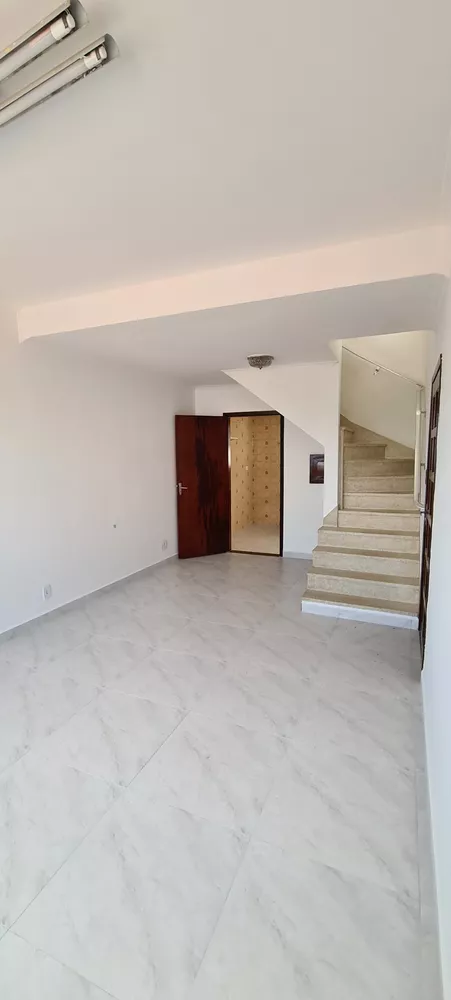 Casa à venda e aluguel com 3 quartos, 231m² - Foto 4