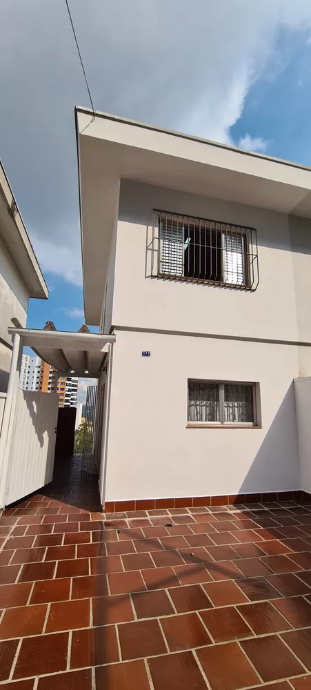 Casa à venda e aluguel com 3 quartos, 231m² - Foto 1