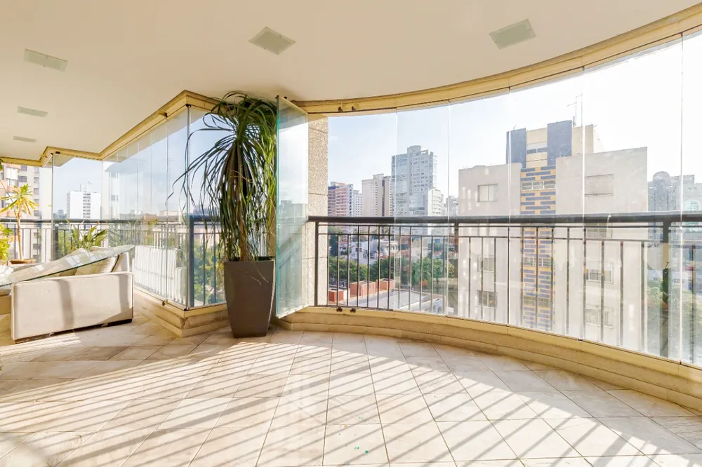 Apartamento, 3 quartos, 240 m² - Foto 1
