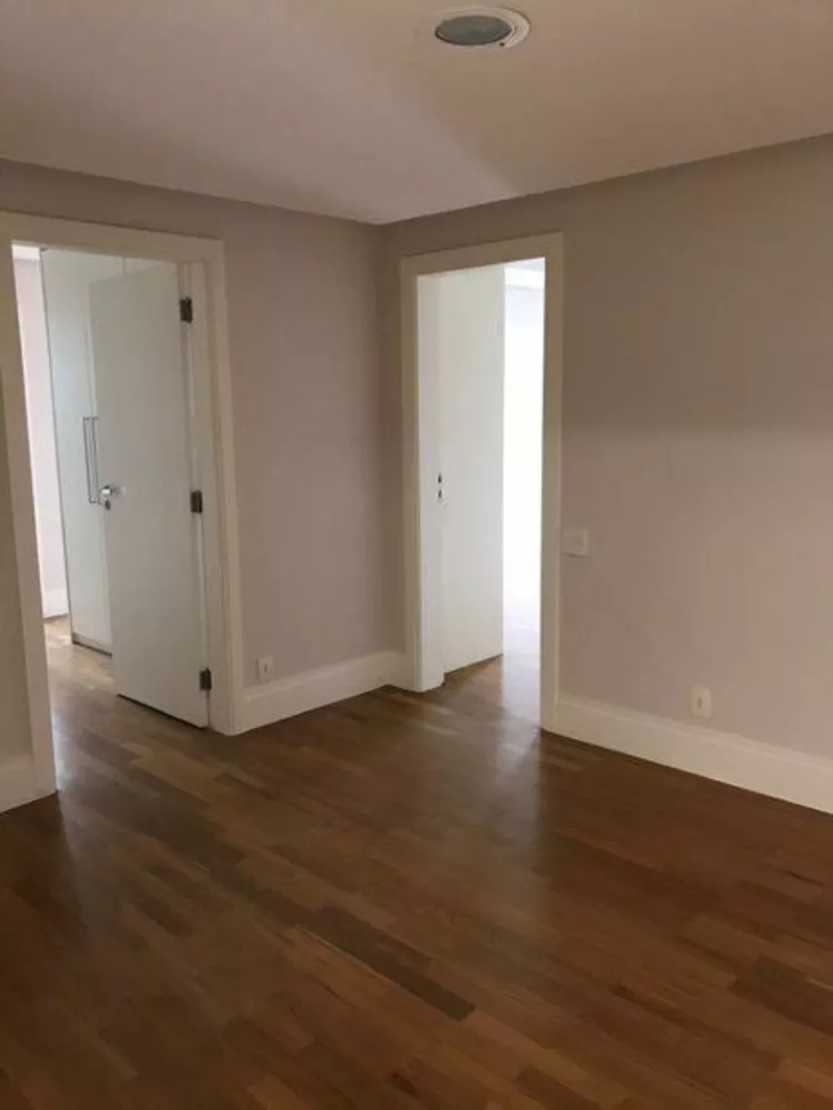 Apartamento para alugar com 4 quartos, 329m² - Foto 8