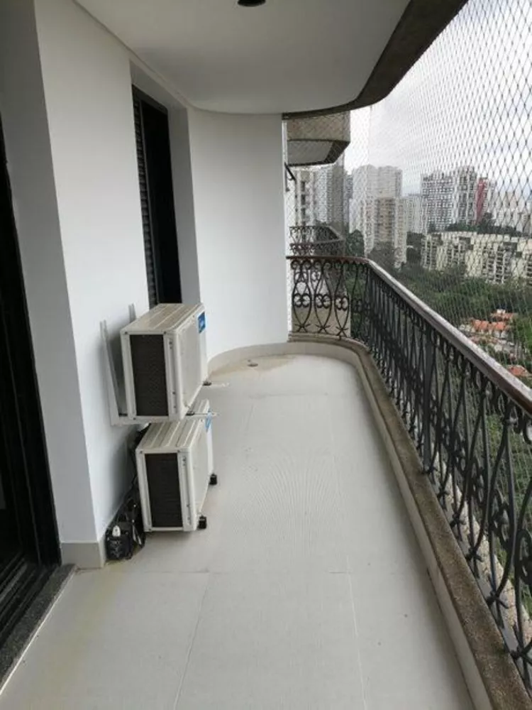 Apartamento para alugar com 4 quartos, 329m² - Foto 2