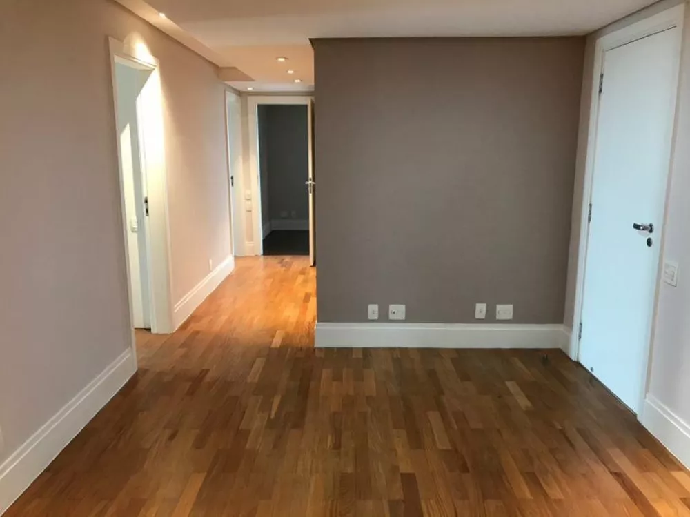 Apartamento para alugar com 4 quartos, 329m² - Foto 11