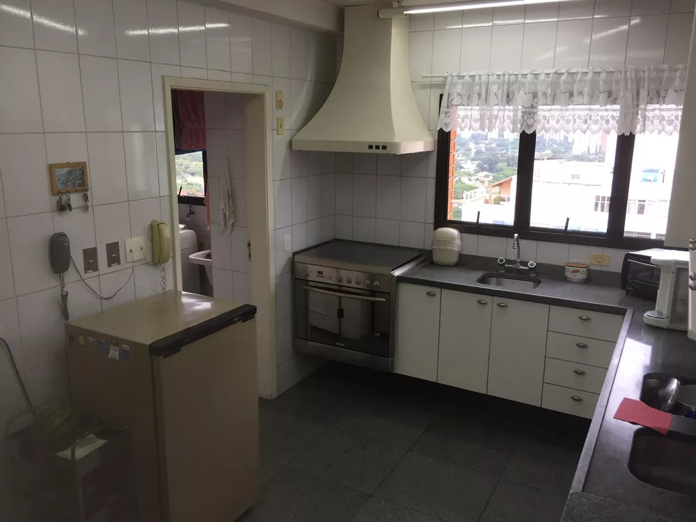 Apartamento à venda com 4 quartos, 200m² - Foto 2