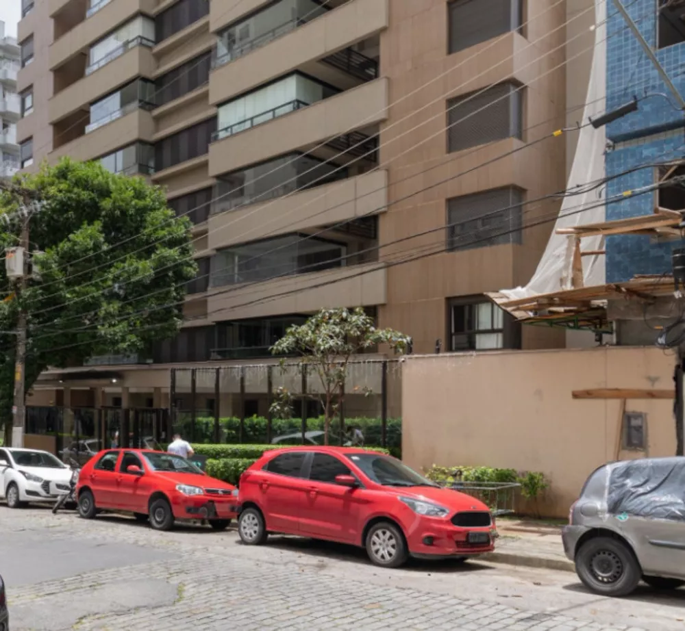 Apartamento à venda com 3 quartos, 156m² - Foto 2