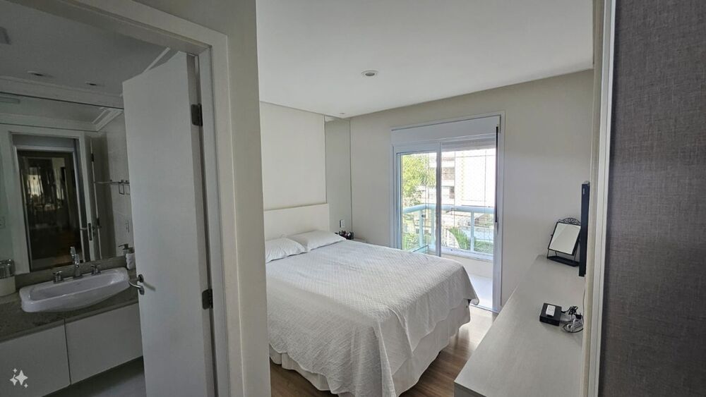 Apartamento à venda com 3 quartos, 145m² - Foto 2