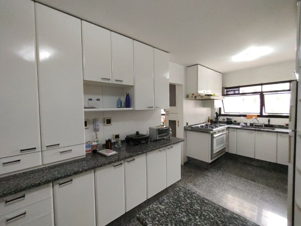 Apartamento à venda com 3 quartos, 156m² - Foto 2
