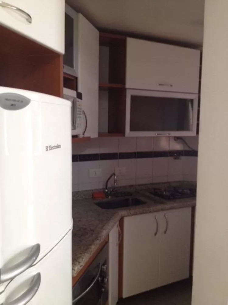 Apartamento à venda com 1 quarto, 55m² - Foto 2