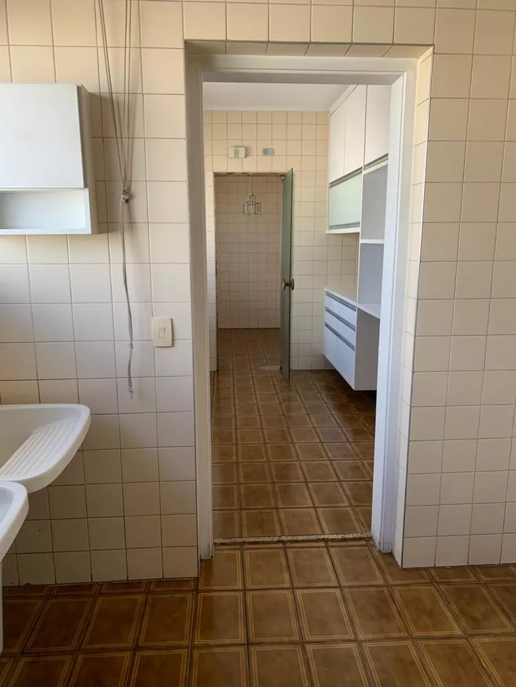 Apartamento à venda com 3 quartos, 192m² - Foto 2