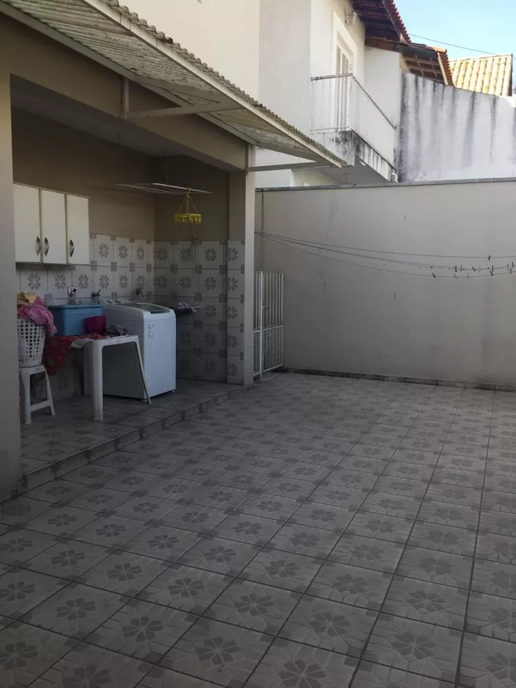 Casa à venda com 3 quartos, 200m² - Foto 2