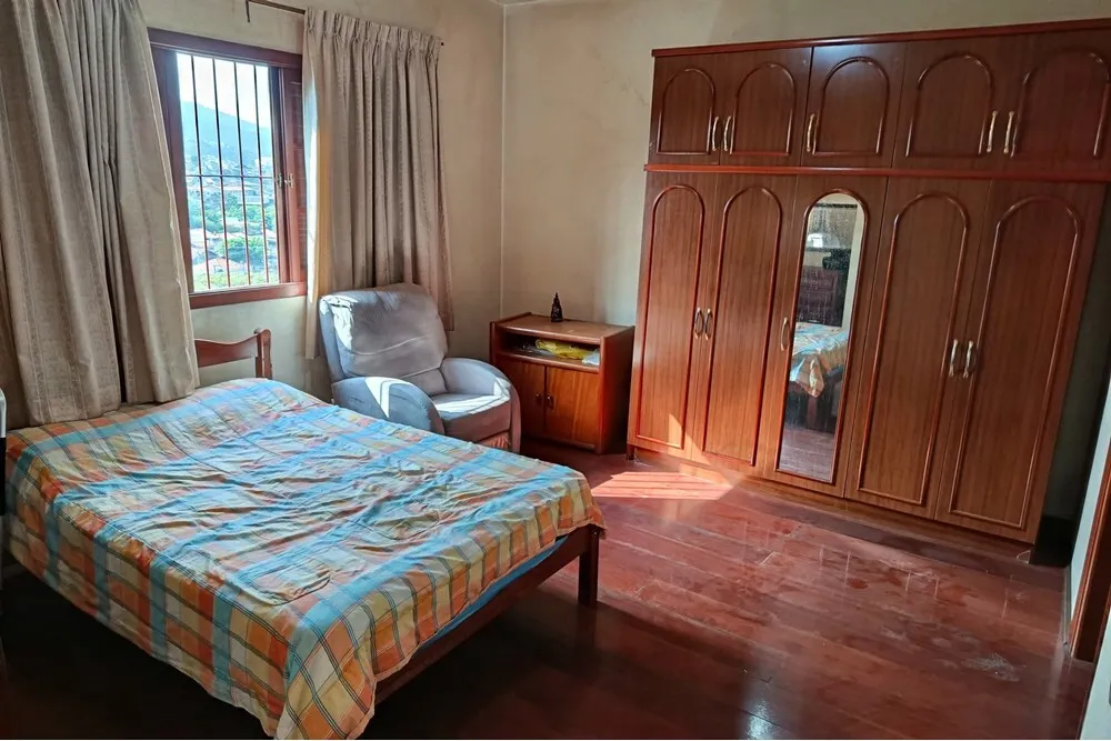 Casa, 5 quartos, 247 m² - Foto 2