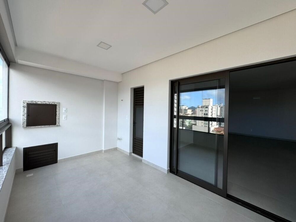 Apartamento à venda com 3 quartos, 104m² - Foto 2