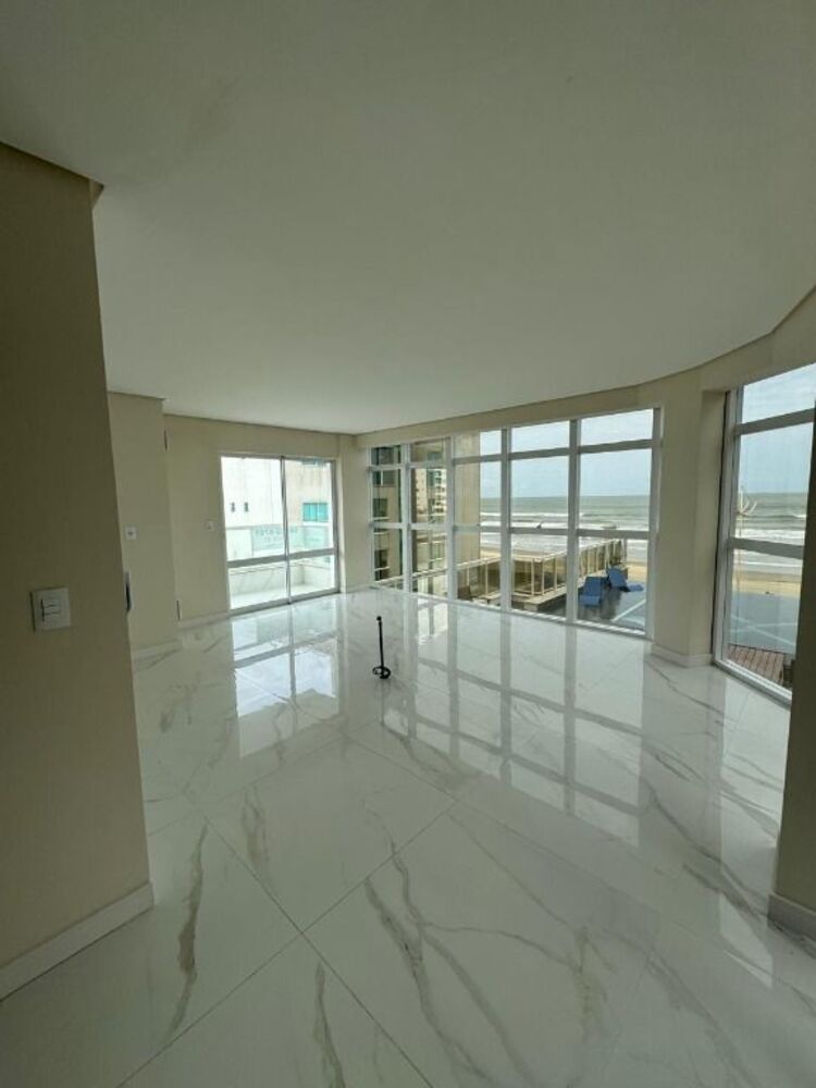 Apartamento à venda com 4 quartos, 157m² - Foto 2