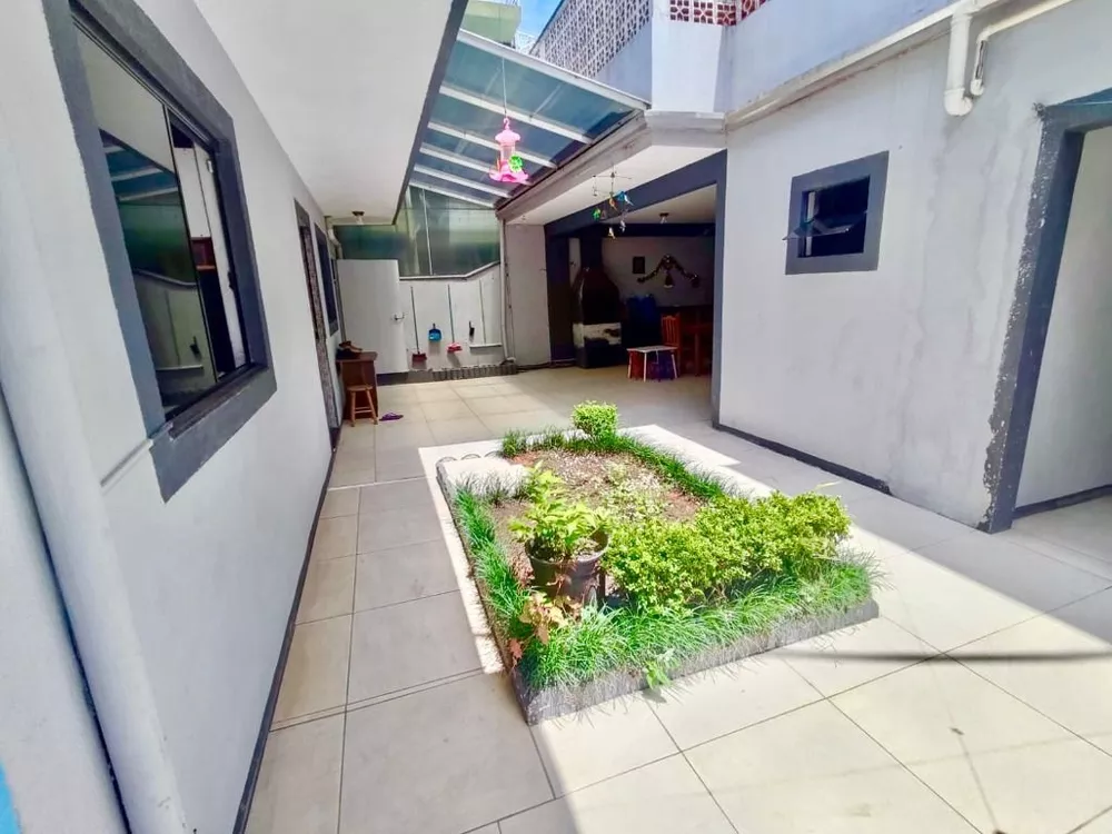 Casa à venda com 3 quartos, 300m² - Foto 7