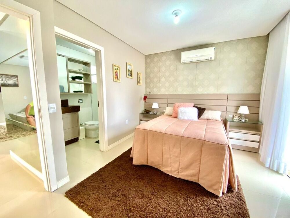 Casa, 3 quartos, 242 m² - Foto 1