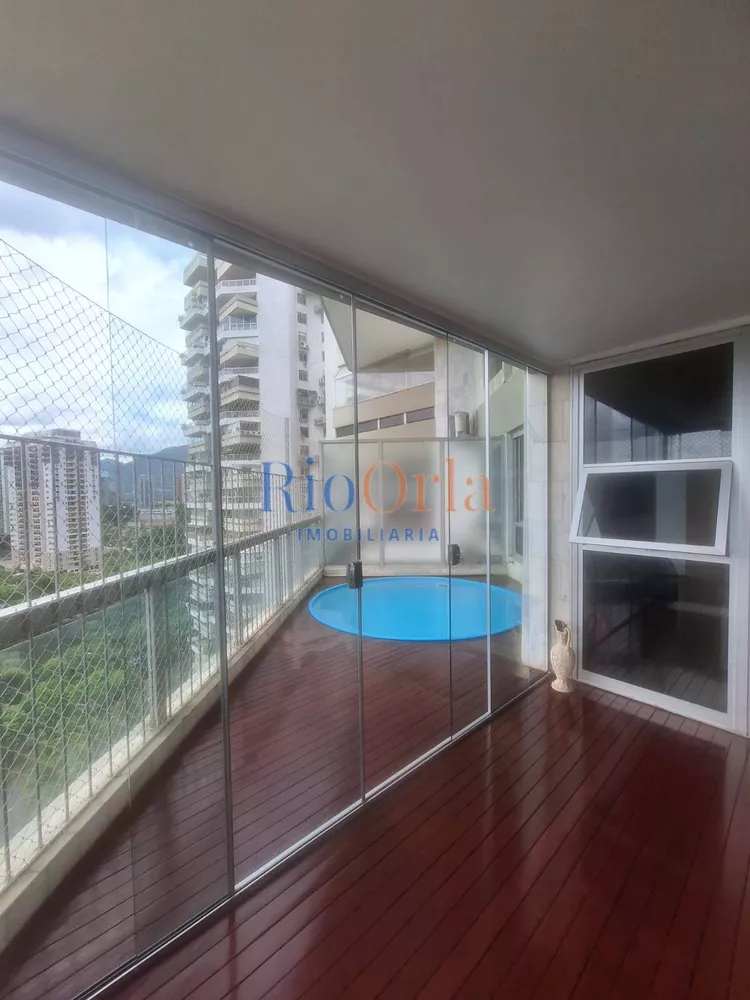 Apartamento à venda com 3 quartos, 220m² - Foto 3