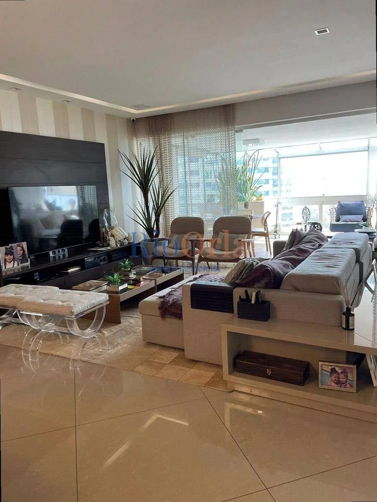 Apartamento, 3 quartos, 221 m² - Foto 1