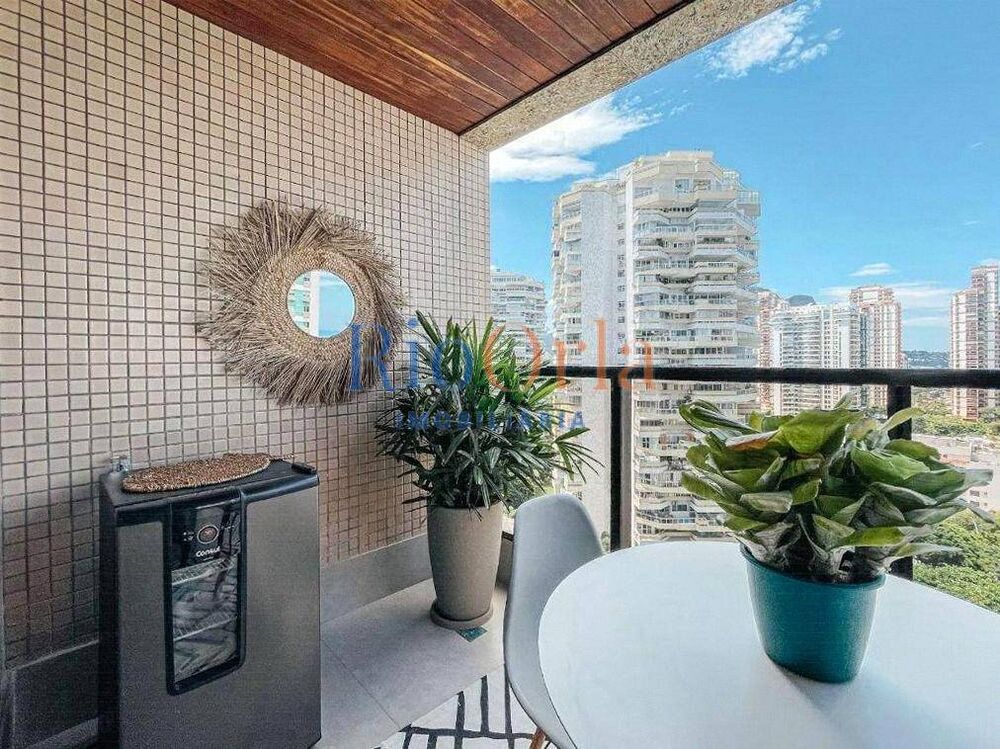 Apartamento à venda com 3 quartos, 148m² - Foto 2