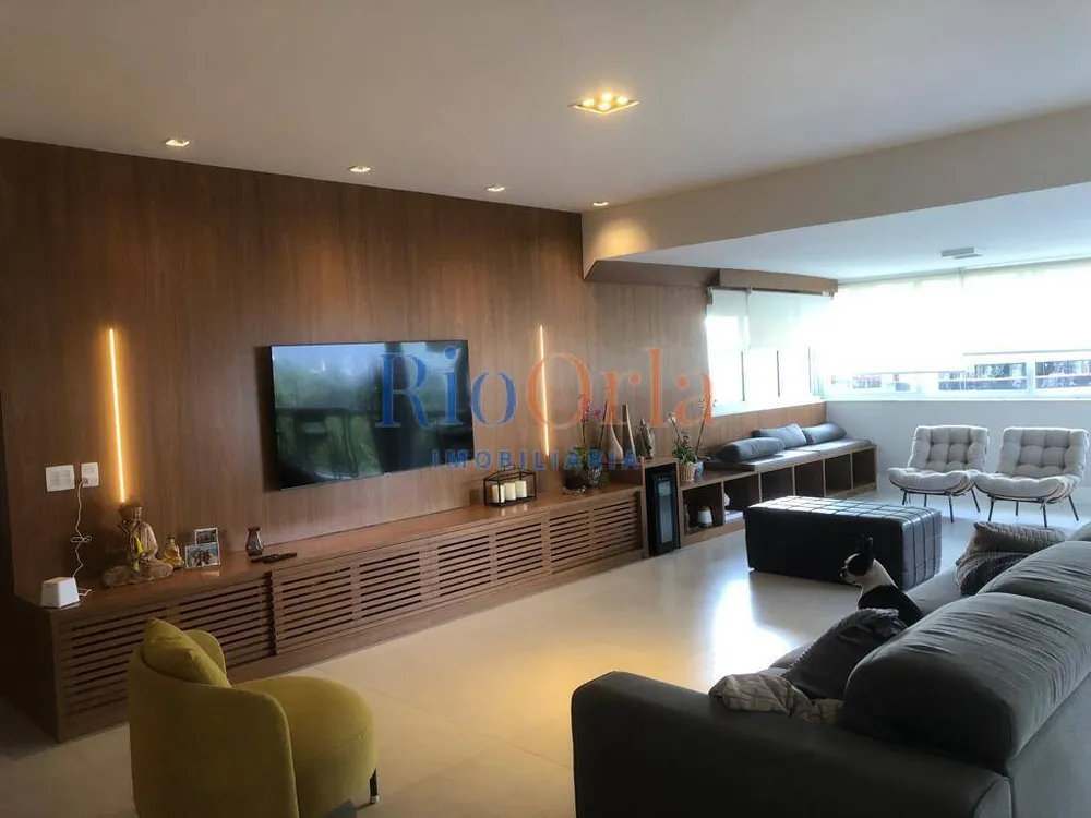 Apartamento, 3 quartos, 220 m² - Foto 2