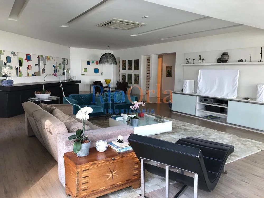 Apartamento, 3 quartos, 220 m² - Foto 1