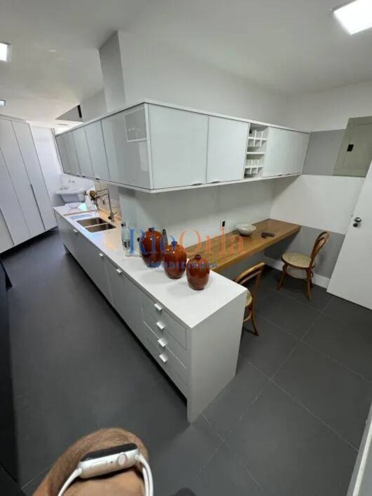 Apartamento à venda com 3 quartos, 220m² - Foto 8