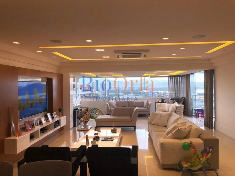 Apartamento, 3 quartos, 220 m² - Foto 1
