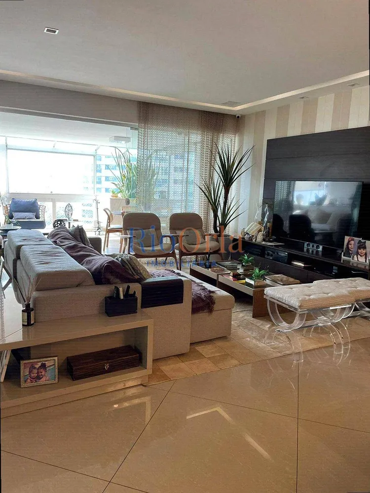 Apartamento, 3 quartos, 222 m² - Foto 1