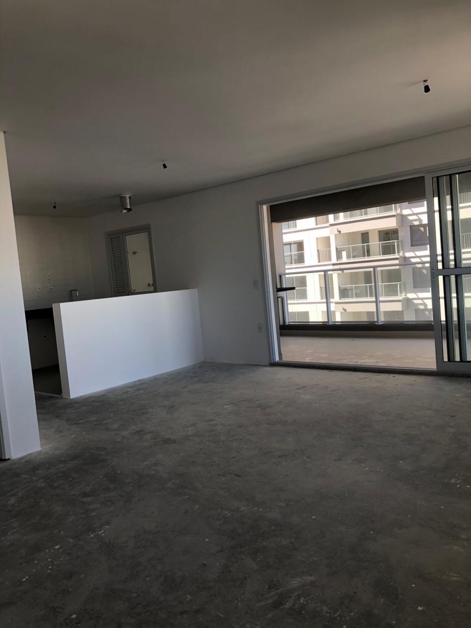 Apartamento à venda com 3 quartos, 103m² - Foto 1