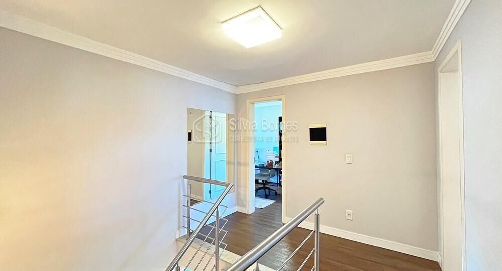 Sobrado à venda com 3 quartos, 211m² - Foto 4
