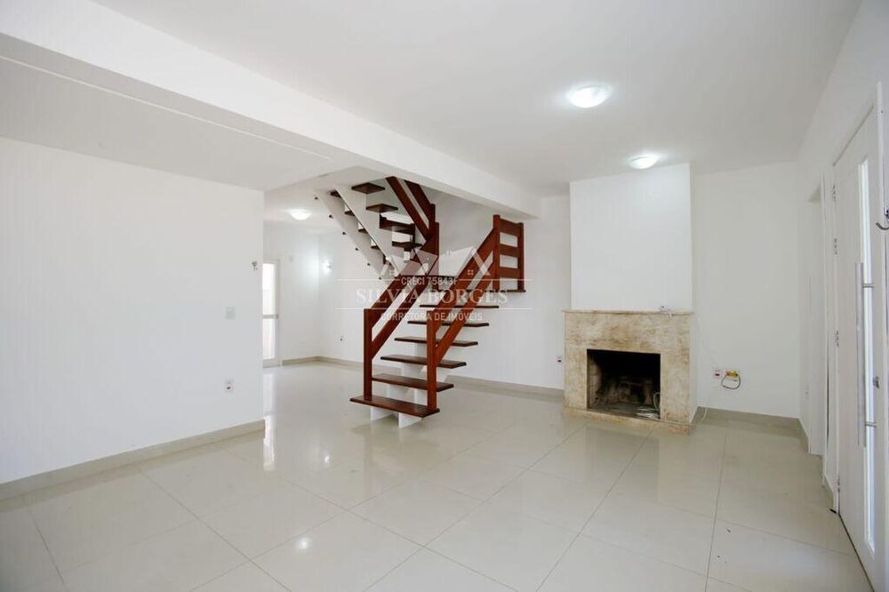 Sobrado à venda com 3 quartos, 239m² - Foto 1