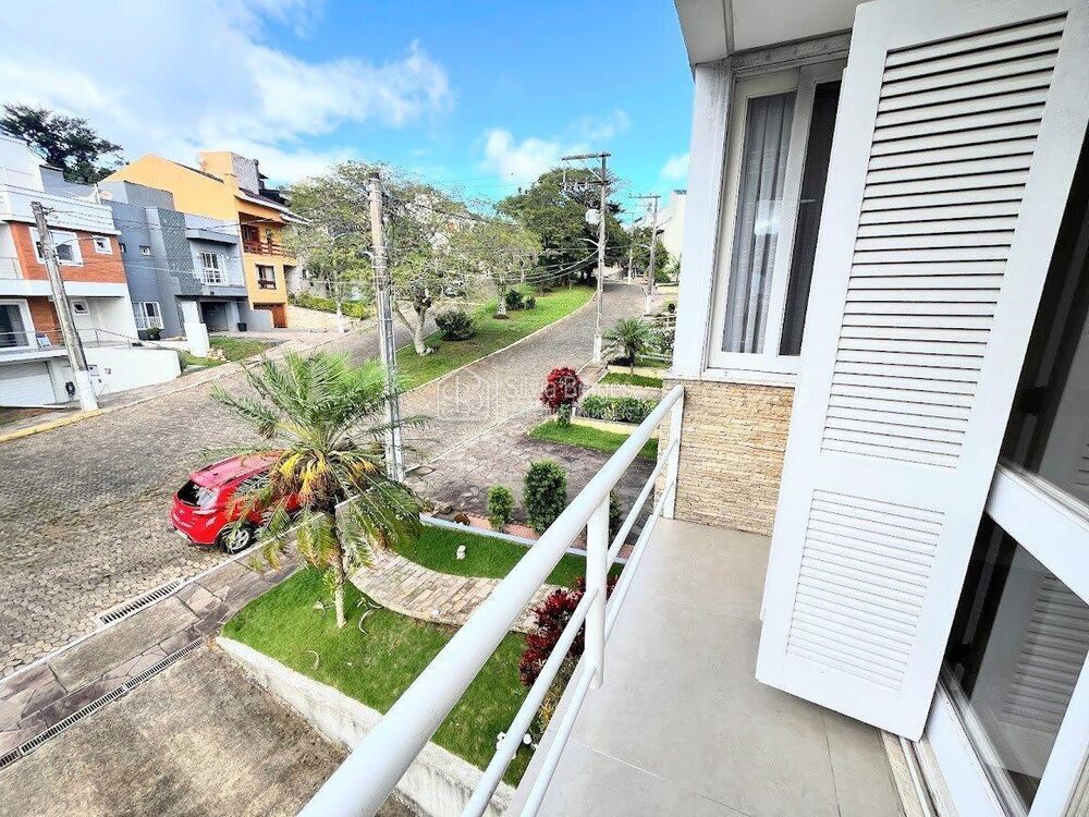 Sobrado à venda com 3 quartos, 300m² - Foto 1
