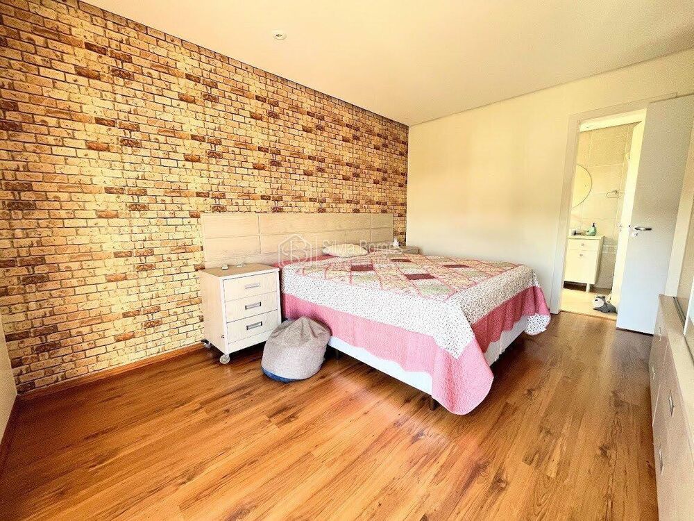 Sobrado à venda com 3 quartos, 300m² - Foto 2