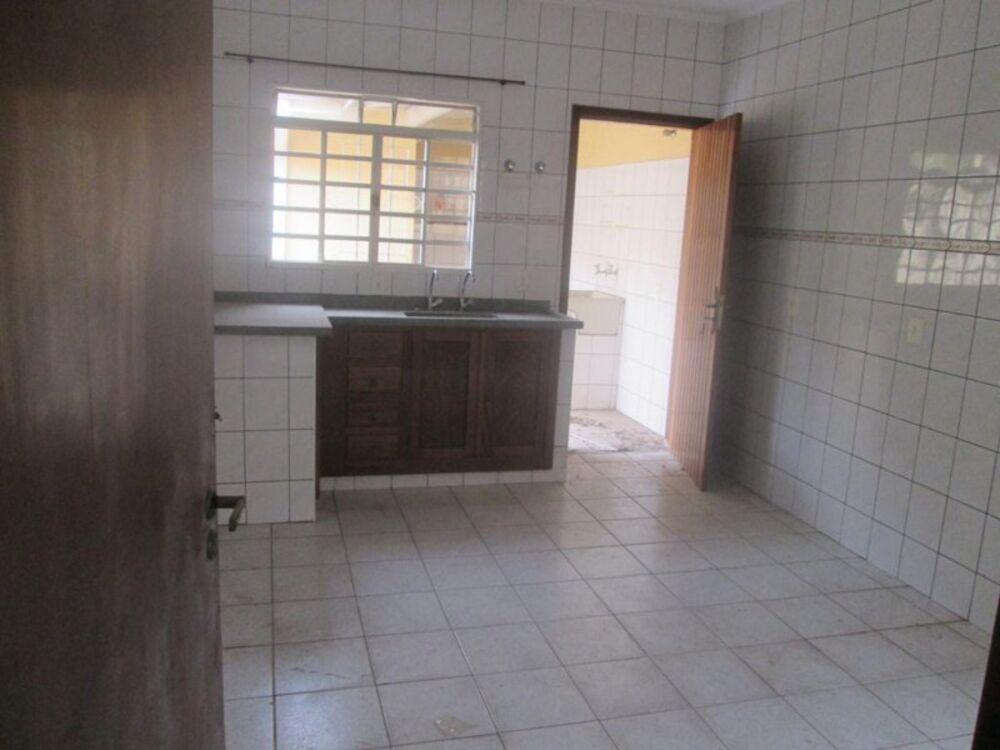 Casa à venda com 3 quartos, 190m² - Foto 2