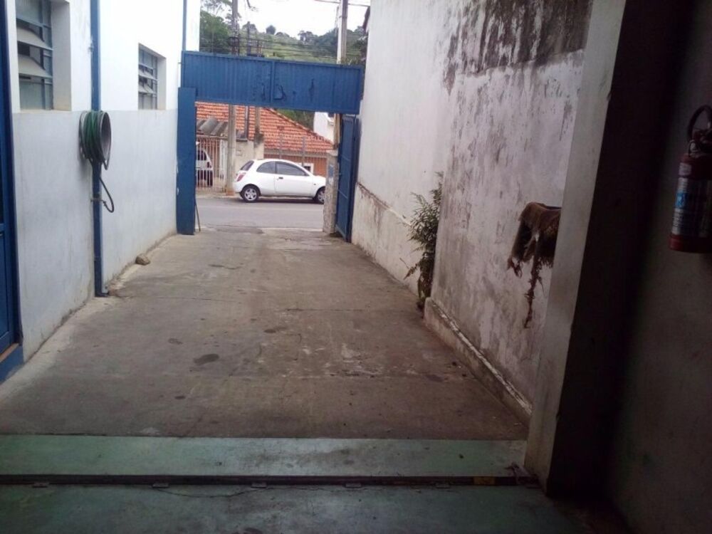 Casa à venda com 2 quartos, 400m² - Foto 1