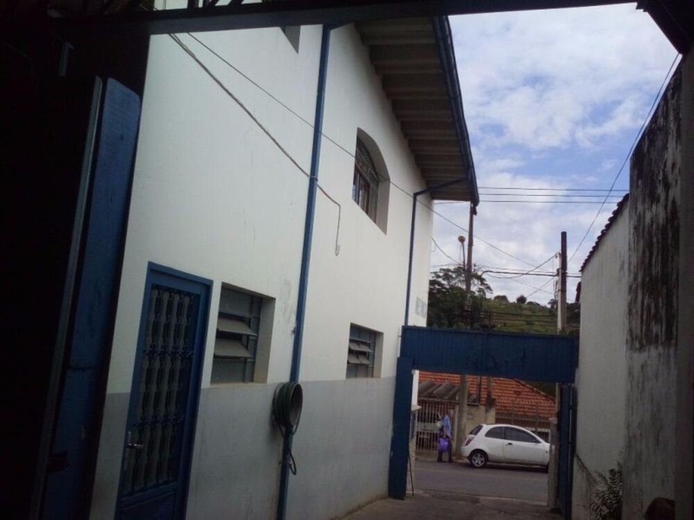 Casa à venda com 2 quartos, 400m² - Foto 2
