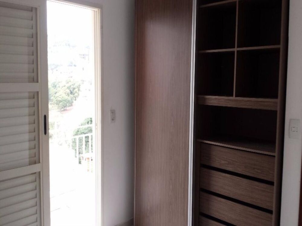 Casa à venda com 3 quartos, 250m² - Foto 3