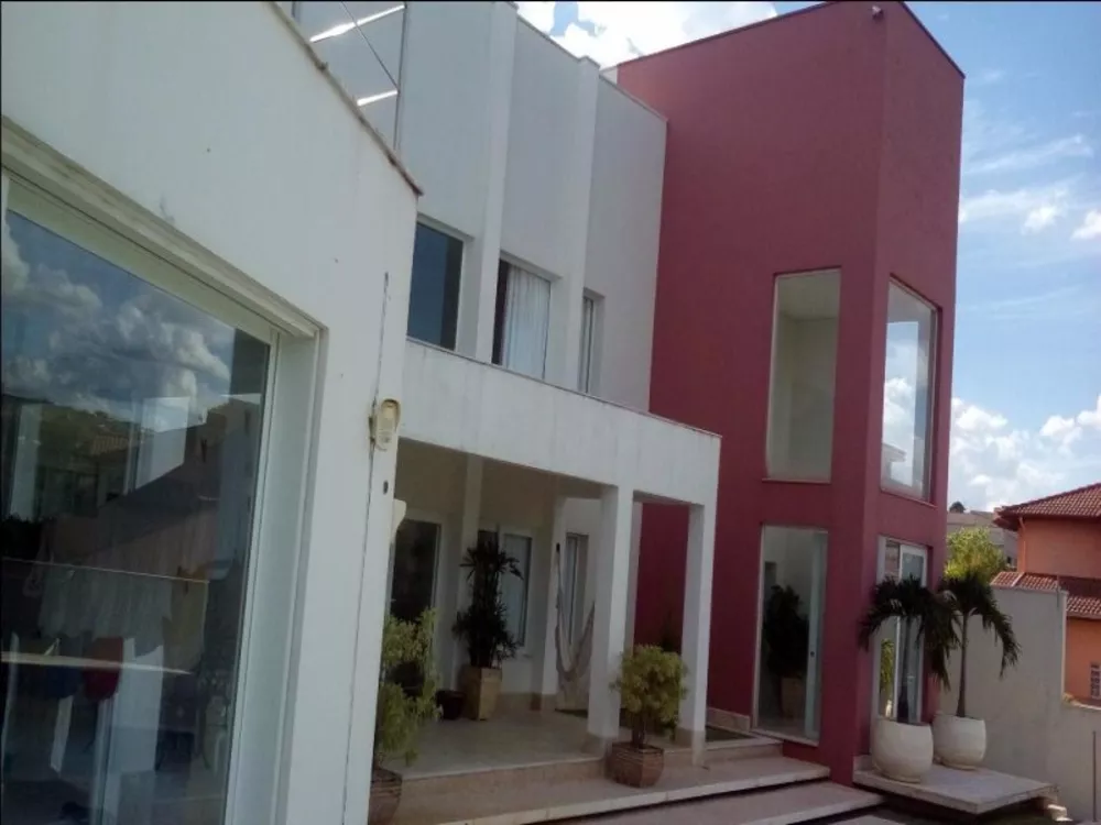 Casa à venda com 4 quartos, 900m² - Foto 1