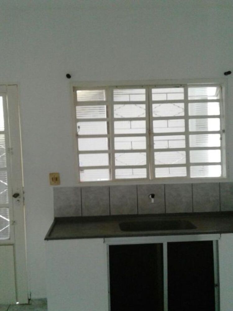 Casa à venda com 2 quartos, 125m² - Foto 2