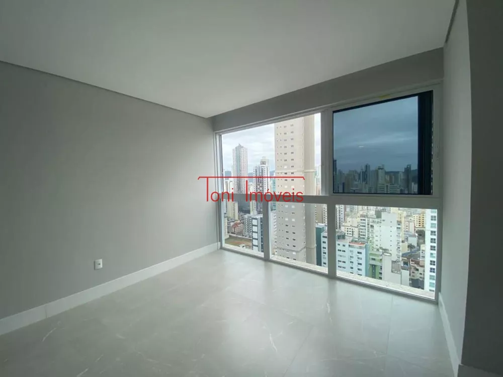 Apartamento à venda com 4 quartos, 143m² - Foto 2