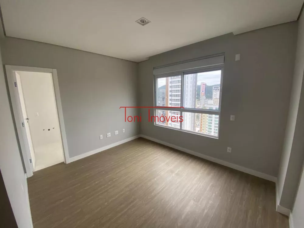 Apartamento à venda com 4 quartos, 143m² - Foto 8