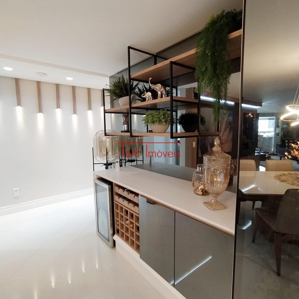 Apartamento, 3 quartos, 236 m² - Foto 1