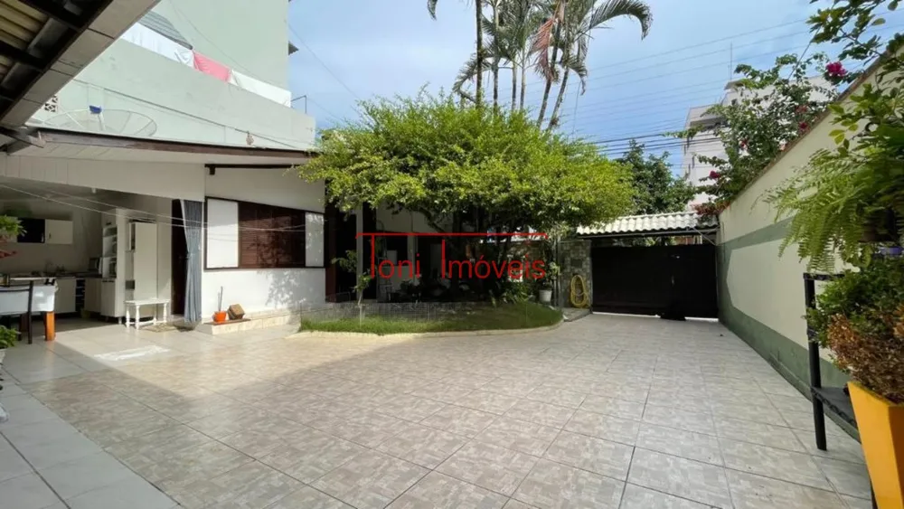Casa, 5 quartos, 243 m² - Foto 1