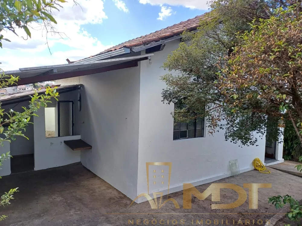 Casa à venda com 3 quartos, 120m² - Foto 1