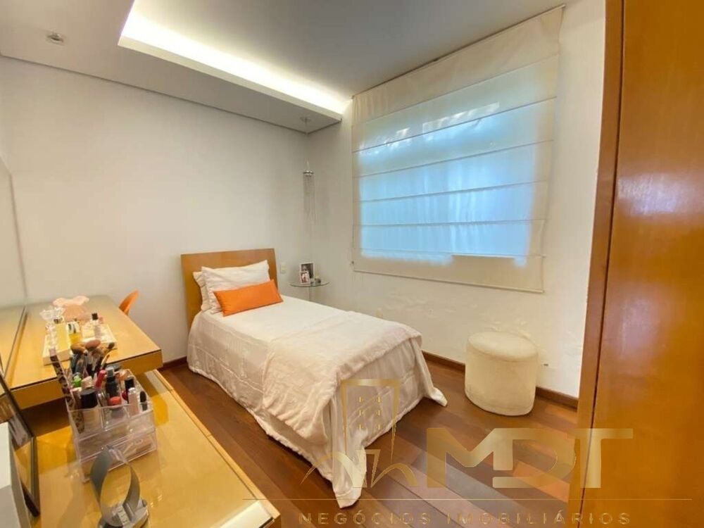 Casa, 4 quartos, 334 m² - Foto 1