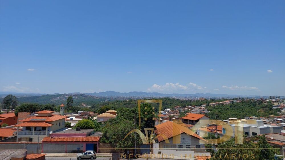 Casa à venda com 4 quartos, 600m² - Foto 2