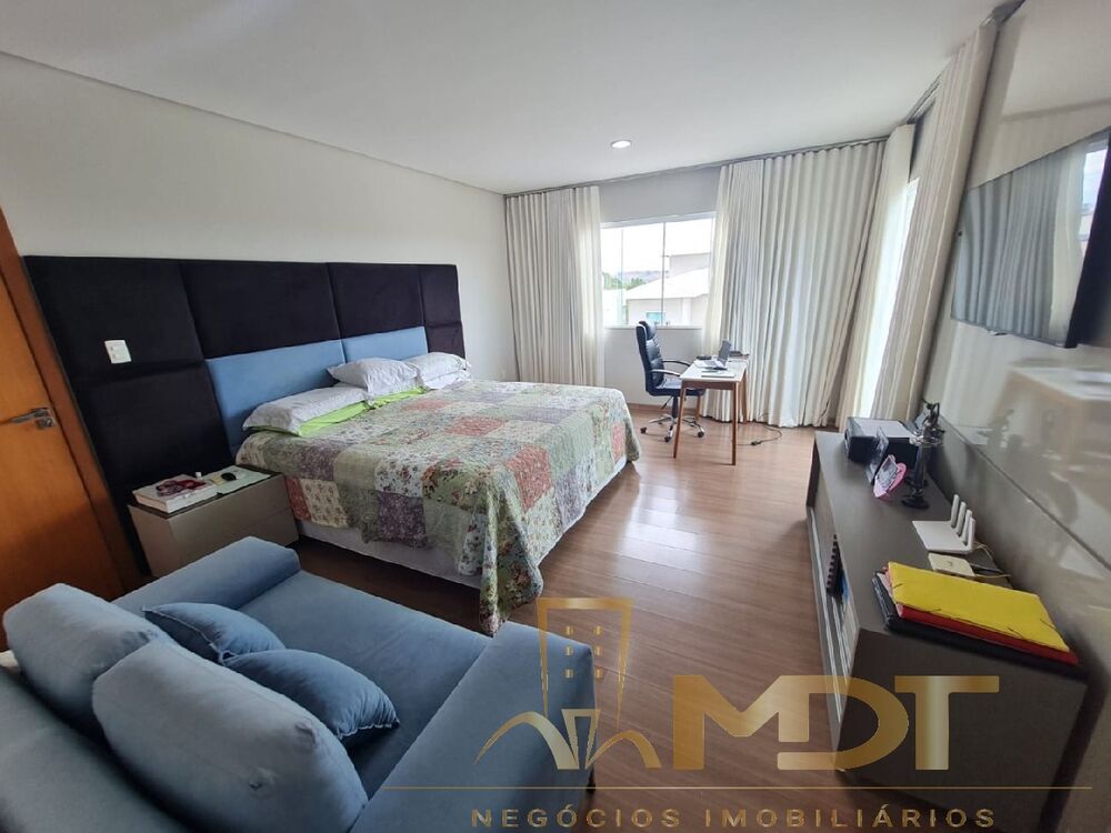 Casa à venda com 4 quartos, 600m² - Foto 9